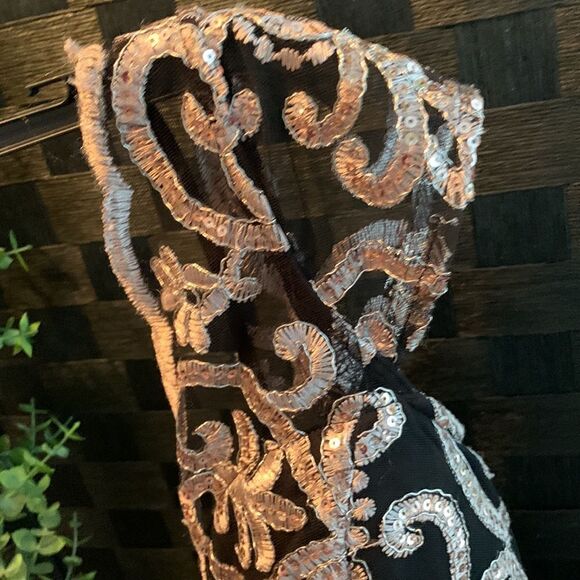 Soieblu Size Medium evening/party Dress.  Black lining with pink detailed lace - Picture 15 of 15